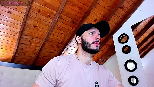 Snapshot of Tom_Bailey chatting on November 28, 2025, 12:38 pm Tom Bailey online show from November 28, 2025, 12:38 pm