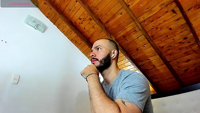 Snapshot of Tom_Bailey chatting on December 2, 2025, 12:29 pm Tom Bailey online show from December 2, 2025, 12:29 pm