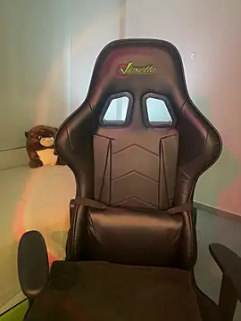 MisFrekcles  online show from January 8, 2025, 9:00 am