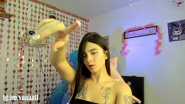 lucyy tay online show from November 19, 2025, 1:22 pm