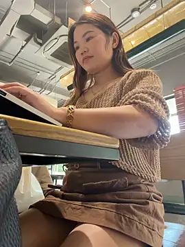 Emily 9xx online show from November 29, 2025, 4:12 am