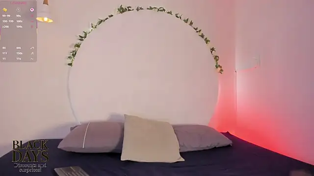 Snapshot of AllisonRoberts_ chatting on November 24, 2025, 11:32 am AllisonRoberts online show from November 24, 2025, 11:32 am