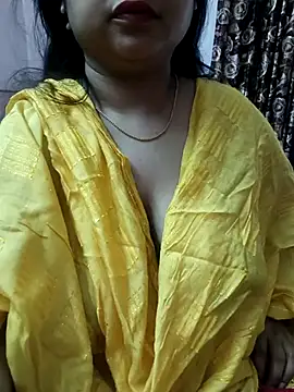 cuteyqueen online show from October 6, 2025, 10:27 am