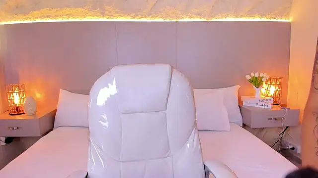 JessyEvans online show from April 10, 2026, 7:43 pm