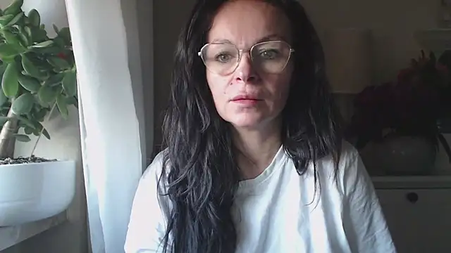 Snapshot of HelenLuxx chatting on October 20, 2025, 6:15 am HelenLuxx online show from October 20, 2025, 6:15 am