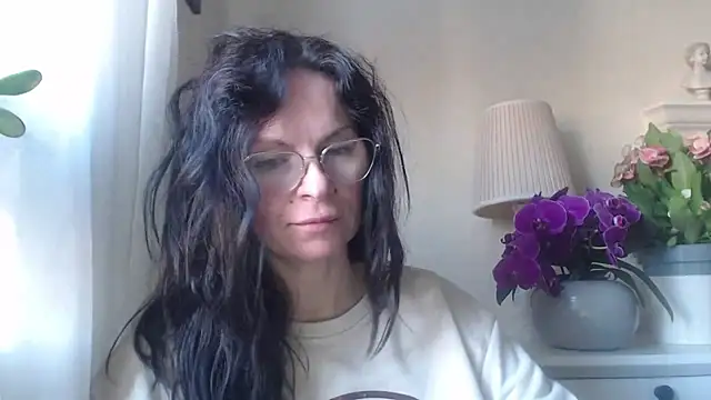 Snapshot of HelenLuxx chatting on October 30, 2025, 7:39 am HelenLuxx online show from October 30, 2025, 7:39 am