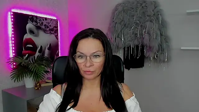 Snapshot of HelenLuxx chatting on March 14, 2025, 5:24 pm HelenLuxx online show from March 14, 2025, 5:24 pm