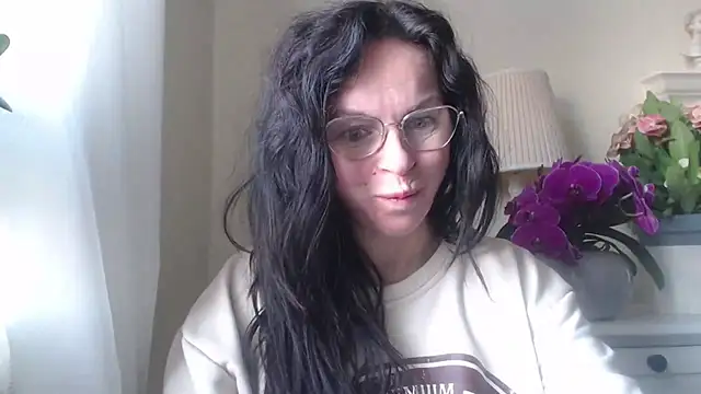 Snapshot of HelenLuxx chatting on October 29, 2025, 7:07 am HelenLuxx online show from October 29, 2025, 7:07 am