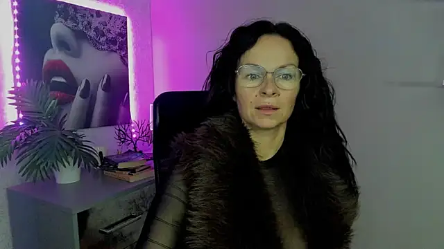 Snapshot of HelenLuxx chatting on September 24, 2025, 5:36 am HelenLuxx online show from September 24, 2025, 5:36 am