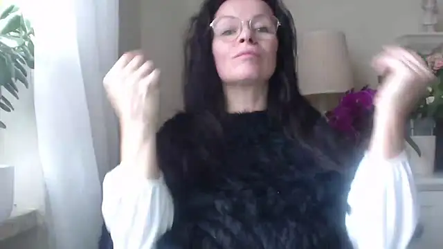 Snapshot of HelenLuxx chatting on October 27, 2025, 7:20 am HelenLuxx online show from October 27, 2025, 7:20 am