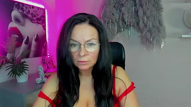 Snapshot of HelenLuxx chatting on November 21, 2025, 6:56 am HelenLuxx online show from November 21, 2025, 6:56 am