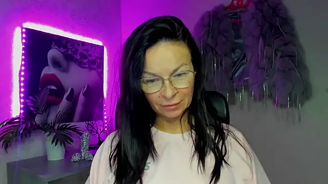 Snapshot of HelenLuxx chatting on November 30, 2025, 7:03 pm HelenLuxx online show from November 30, 2025, 7:03 pm