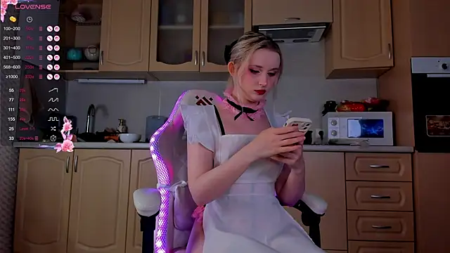 Snapshot of SweeteRose_Royce chatting on November 12, 2025, 5:39 pm SweeteRose Royce online show from November 12, 2025, 5:39 pm