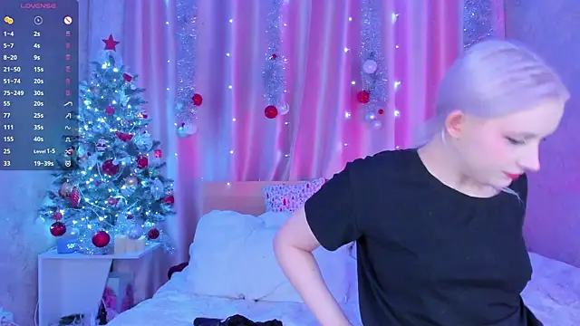 Snapshot of SweeteRose_Royce chatting on January 4, 2025, 2:04 pm SweeteRose Royce online show from January 4, 2025, 2:04 pm