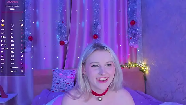 Snapshot of SweeteRose_Royce chatting on December 20, 2024, 5:51 pm SweeteRose Royce online show from December 20, 2024, 5:51 pm