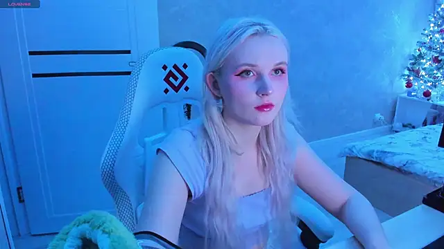 Snapshot of SweeteRose_Royce chatting on January 17, 2025, 2:50 pm SweeteRose Royce online show from January 17, 2025, 2:50 pm