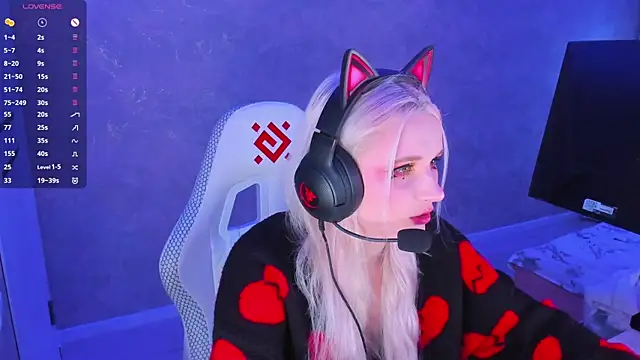 Snapshot of SweeteRose_Royce chatting on January 15, 2025, 1:09 pm SweeteRose Royce online show from January 15, 2025, 1:09 pm