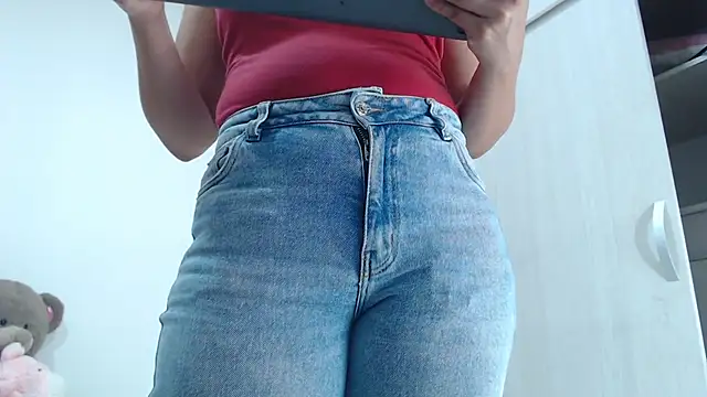 Snapshot of Amelia_Debora_Antonella chatting on October 24, 2025, 12:48 pm Amelia Debora Antonella online show from October 24, 2025, 12:48 pm