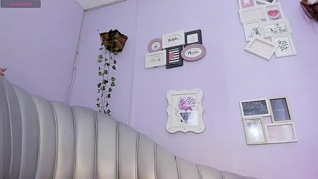 Snapshot of SamantaBone chatting on March 2, 2025, 9:52 pm SamantaBone online show from March 2, 2025, 9:52 pm