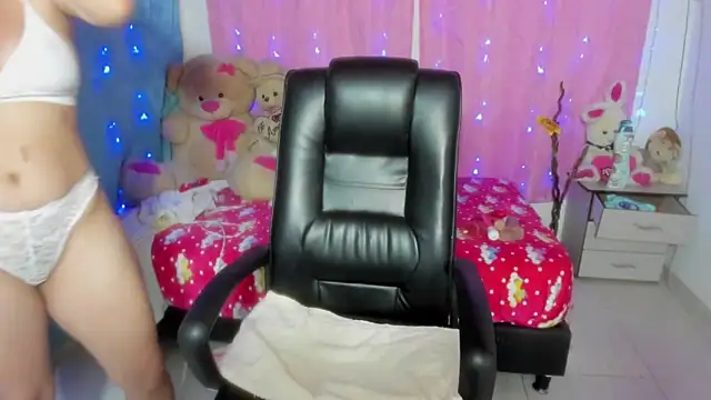 Snapshot of Dana_Jeins chatting on December 5, 2025, 1:10 pm Dana Jeins online show from December 5, 2025, 1:10 pm