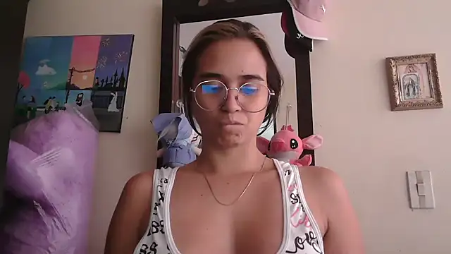 trianabell online show from April 18, 2026, 7:07 pm