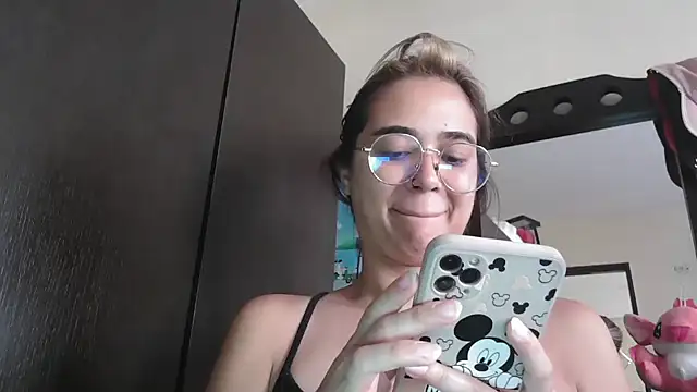 trianabell online show from March 28, 2026, 3:02 pm