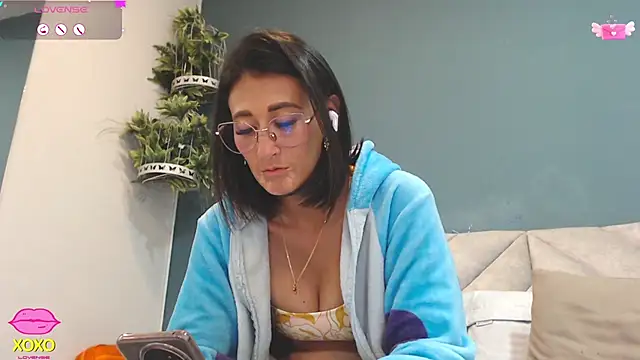 SharisWillian online show from April 18, 2026, 3:58 pm