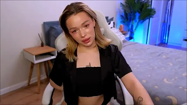 Lily Yin online show from December 18, 2025, 5:23 am