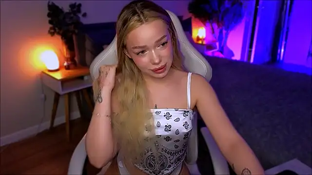 Lily Yin online show from April 11, 2026, 5:37 am