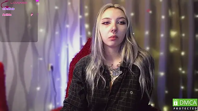 Snapshot of JustMeowGirl chatting on January 20, 2025, 4:54 am JustMeowGirl online show from January 20, 2025, 4:54 am