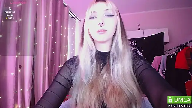 JustMeowGirl online show from July 13, 2026, 5:51 am