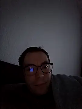 Snapshot of Schnubby1 chatting on December 18, 2025, 3:05 pm Schnubby1 online show from December 18, 2025, 3:05 pm