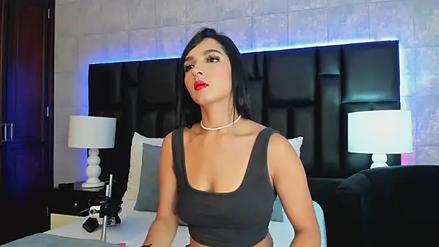 Snapshot of MiaSweeths chatting on February 12, 2025, 12:01 pm MiaSweeths online show from February 12, 2025, 12:01 pm