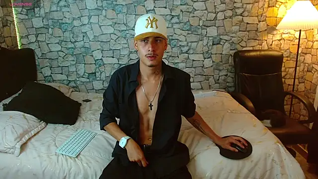 Bastiaan 28 online show from February 13, 2026, 9:37 pm