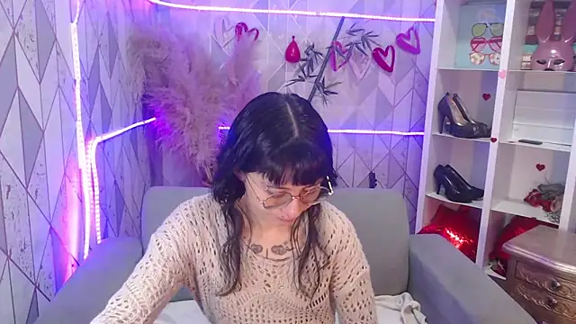 charlottemoonxz online show from September 22, 2025, 3:29 pm