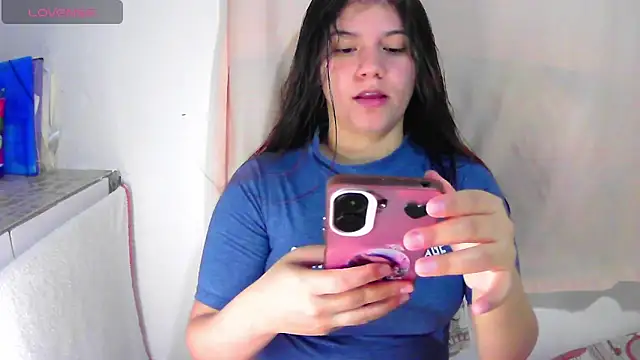 Snapshot of lynieh- chatting on December 4, 2025, 8:52 pm lynieh- online show from December 4, 2025, 8:52 pm