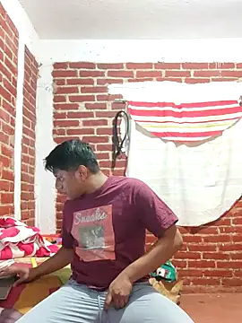 Snapshot of Cris_ale1218 chatting on November 5, 2025, 4:59 am Cris ale1218 online show from November 5, 2025, 4:59 am