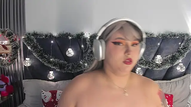 Snapshot of Karmilla_Rosse chatting on November 23, 2025, 10:36 am Karmilla Rosse online show from November 23, 2025, 10:36 am