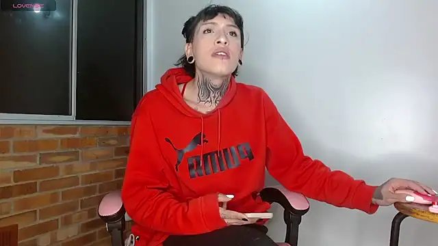 charlotbelucci  online show from October 31, 2025, 8:33 am