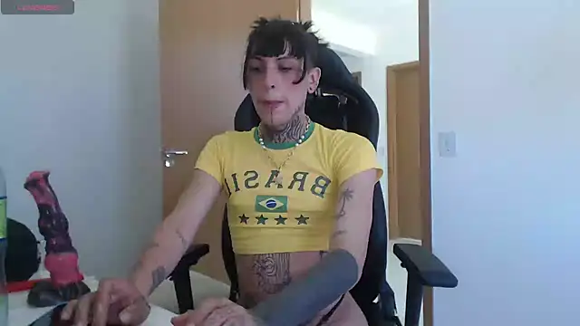 charlotbelucci  online show from October 2, 2025, 1:47 pm