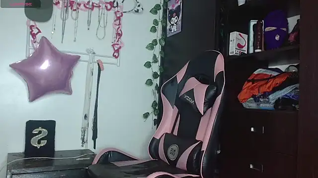 charlotbelucci  online show from March 11, 2026, 11:21 pm