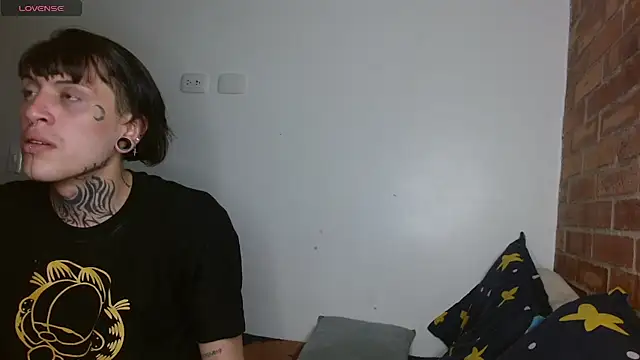 charlotbelucci  online show from December 18, 2025, 11:14 am