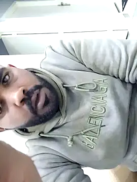 Snapshot of ListedLoin chatting on March 4, 2025, 6:39 pm ListedLoin online show from March 4, 2025, 6:39 pm