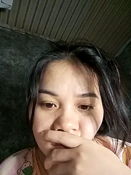 Ngoc-Trinh online show from May 3, 2026, 4:54 pm