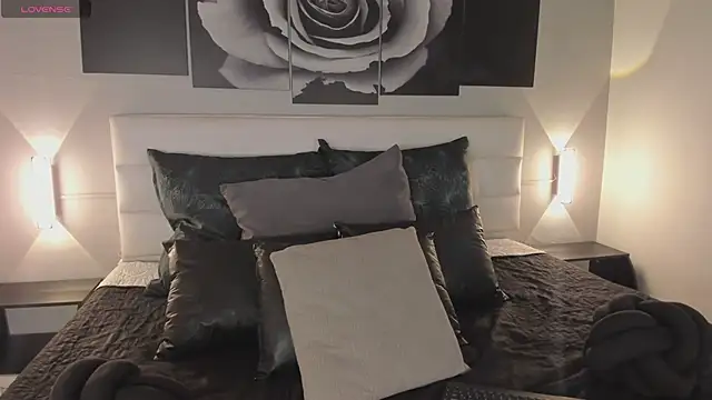 Snapshot of sofi_bakerr chatting on November 4, 2025, 11:36 am sofi bakerr online show from November 4, 2025, 11:36 am