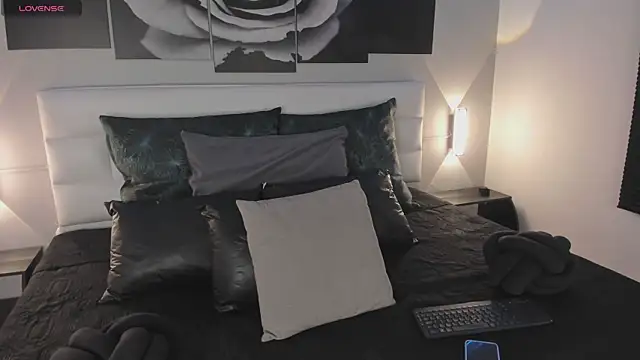 Snapshot of sofi_bakerr chatting on November 6, 2025, 11:36 am sofi bakerr online show from November 6, 2025, 11:36 am