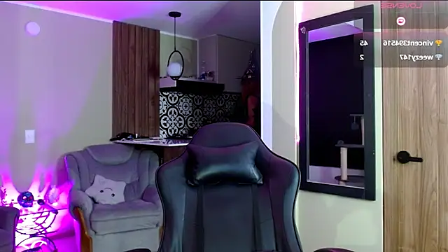 tevenwhiite online show from October 5, 2025, 3:08 am