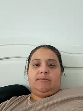 Snapshot of sarahhh1987 chatting on November 10, 2025, 9:03 am sarahhh1987 online show from November 10, 2025, 9:03 am