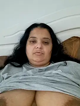 Snapshot of sarahhh1987 chatting on December 5, 2025, 8:24 am sarahhh1987 online show from December 5, 2025, 8:24 am