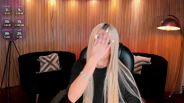 HannaConnor  online show from April 11, 2026, 8:34 pm